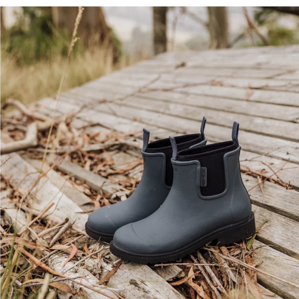 Merry People Women's Chelsea Rain Boots (size 5)